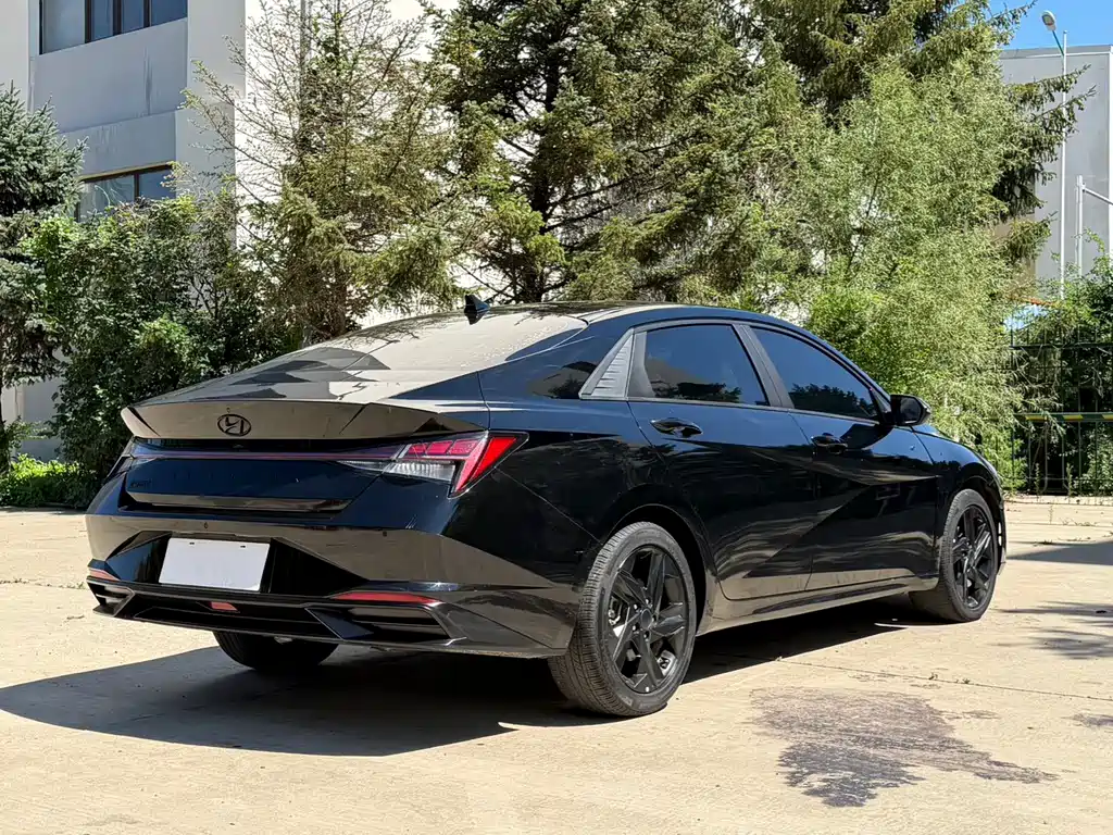 Hyundai Elantra 2022