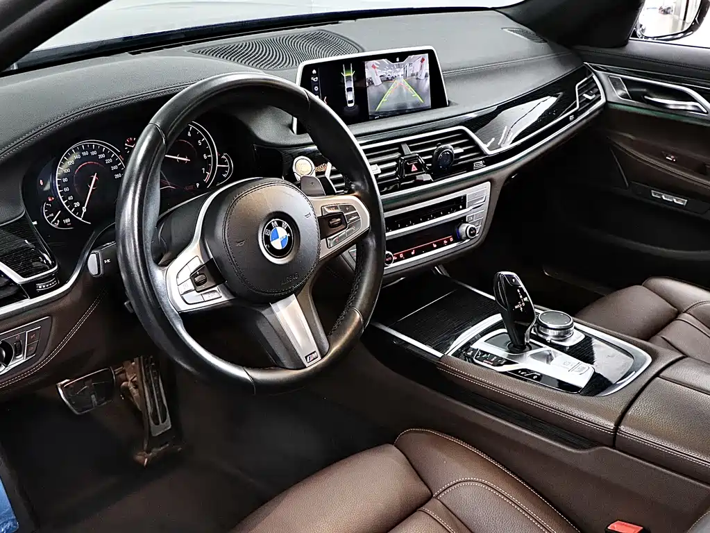 BMW 7 Series 2018 — фото 11