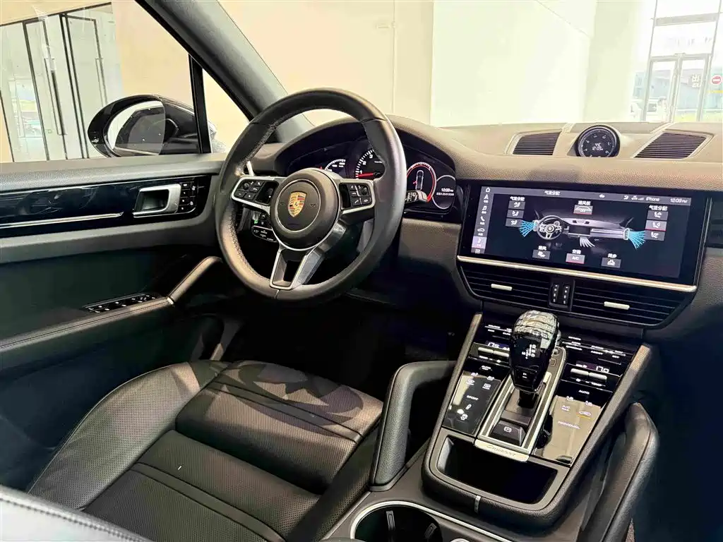 Porsche Cayenne 2020 — фото 28