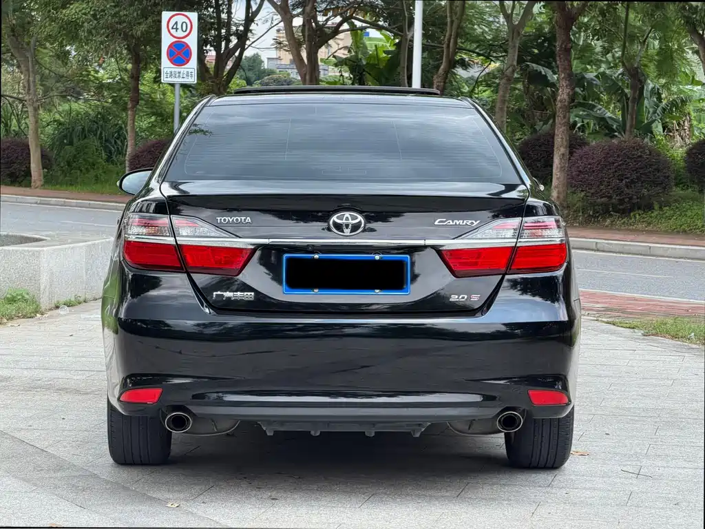 Toyota Camry 2015 — фото 10