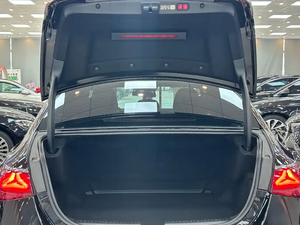 Mercedes-Benz E-Class 2024