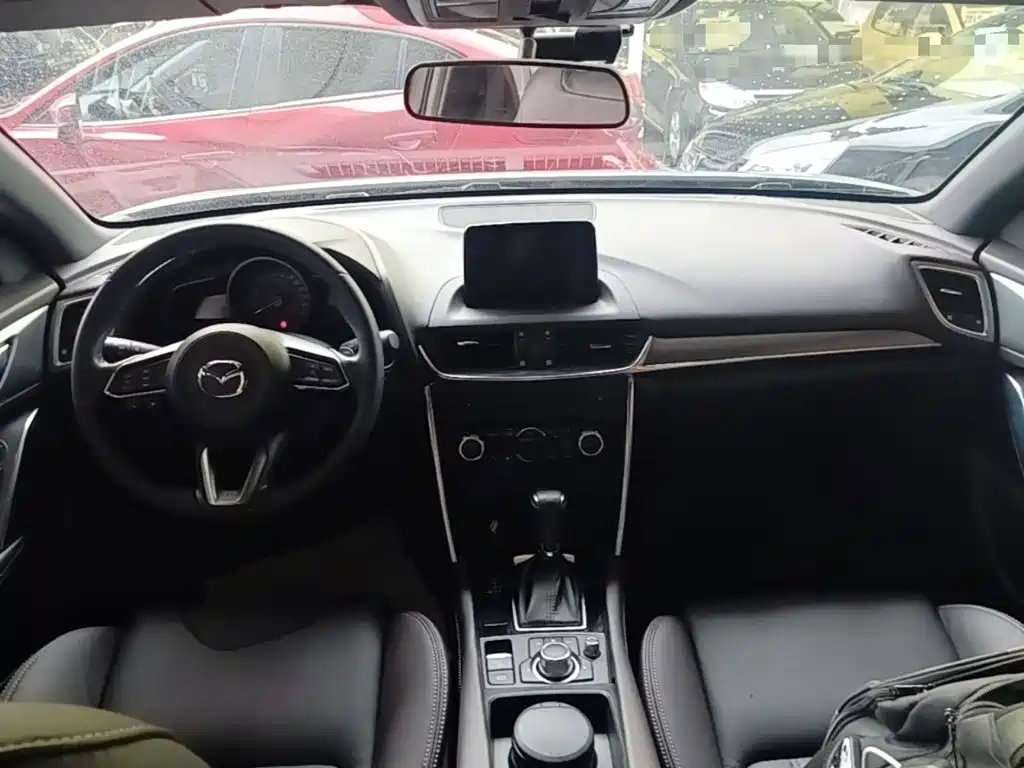 Mazda CX-4 2018 — фото 10