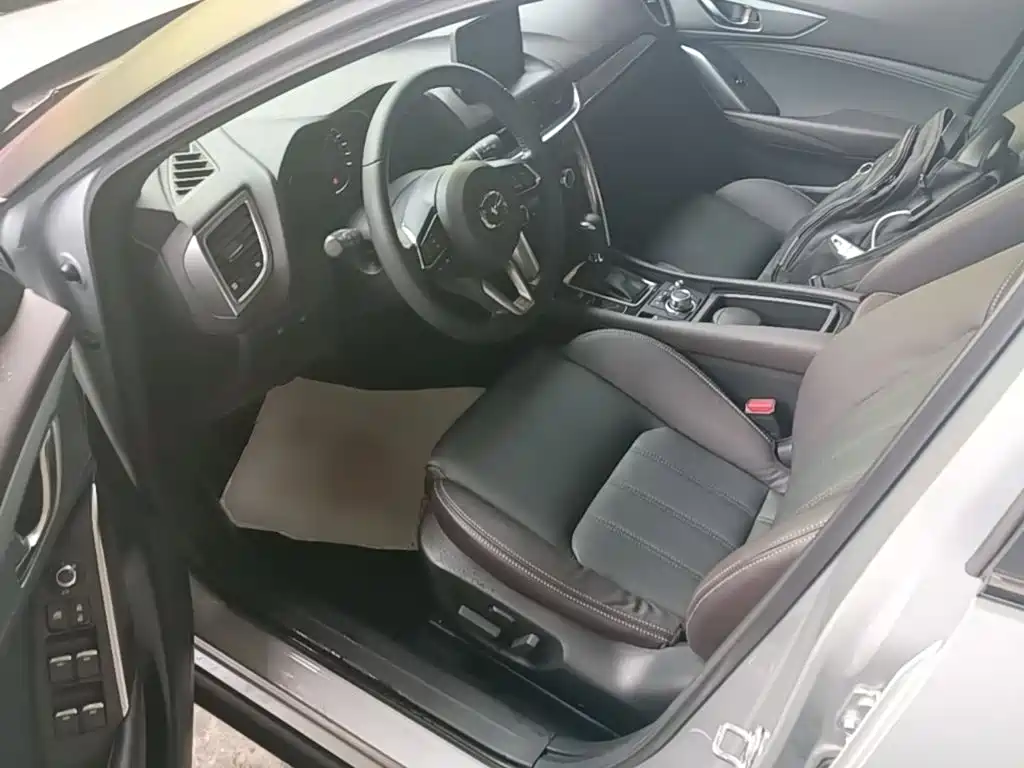 Mazda CX-4 2018 — фото 16