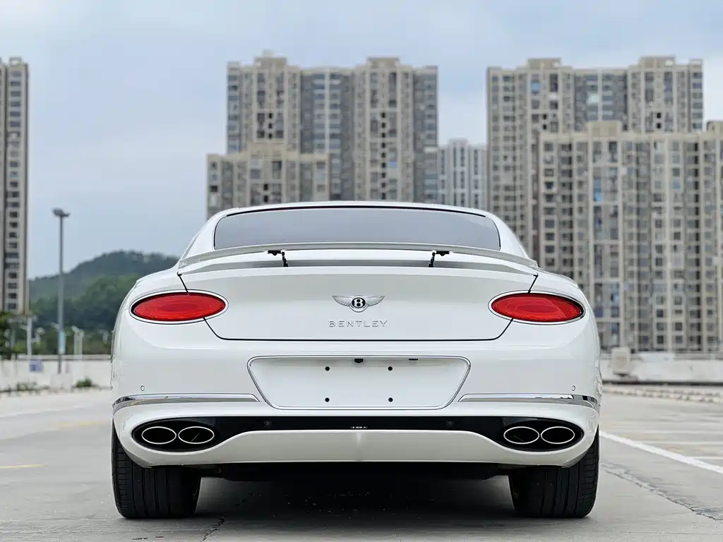 Bentley Continental 2024 — фото 10