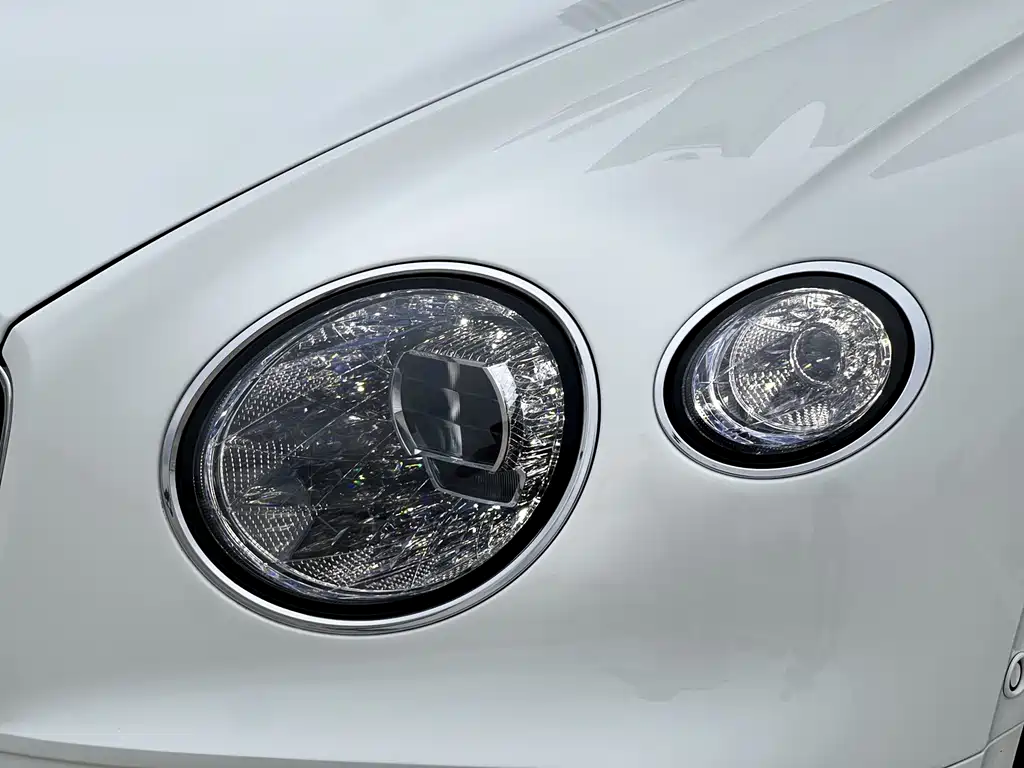 Bentley Continental 2024 — фото 13