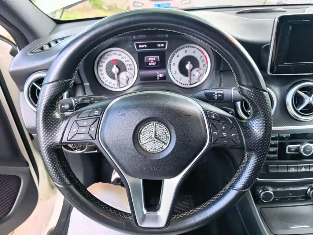 Mercedes-Benz A-Class 2015 — фото 11