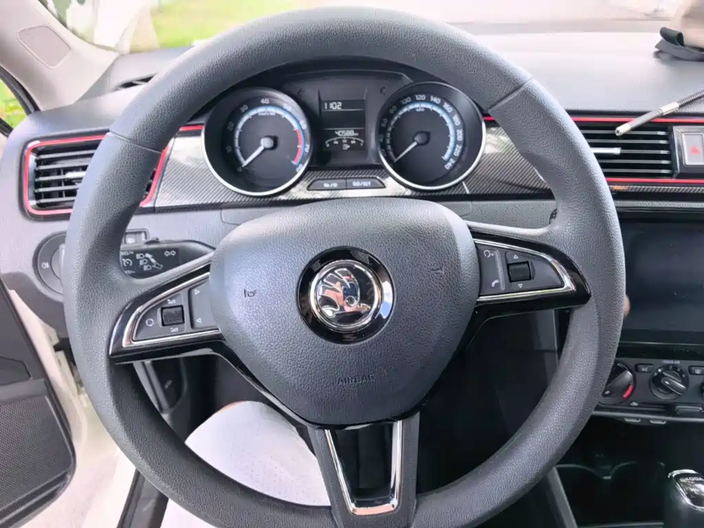 Skoda Rapid Spaceback 2020 — фото 11