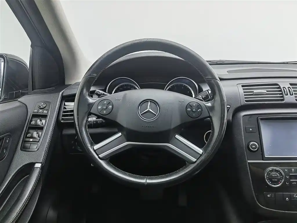 Mercedes-Benz R-Class 2017 — фото 11