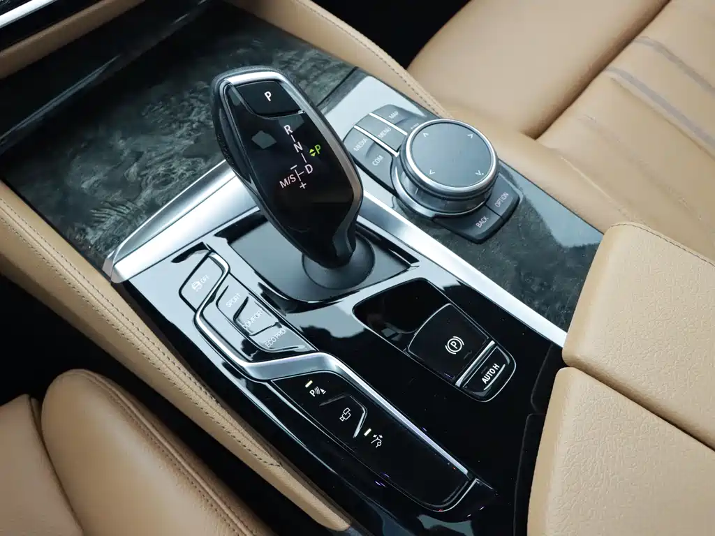BMW 6 Series GT 2022 — фото 18