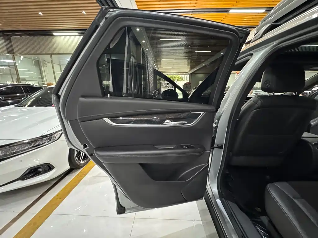 Cadillac XT5 2023 — фото 33