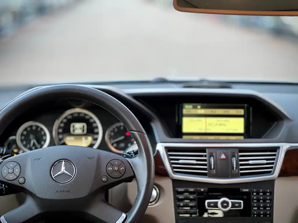 Mercedes-Benz E-Class 2012 — фото 12