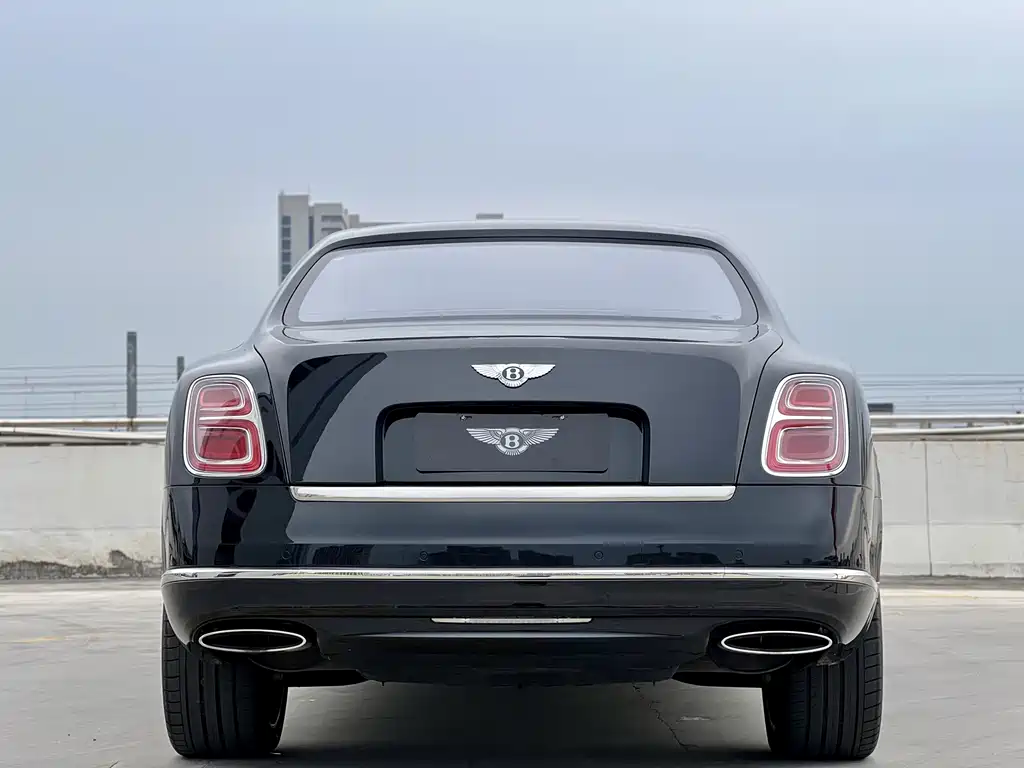 Bentley Mulsanne 2017 — фото 13