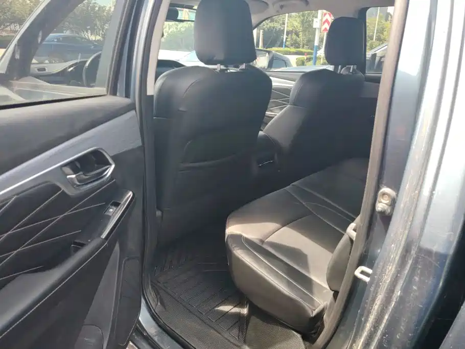 Isuzu D-MAX 2023 — фото 11