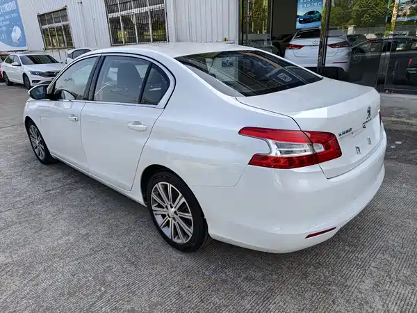 Peugeot 408 2015