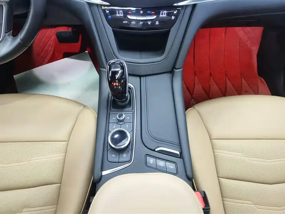 Cadillac XT5 2022 — фото 16