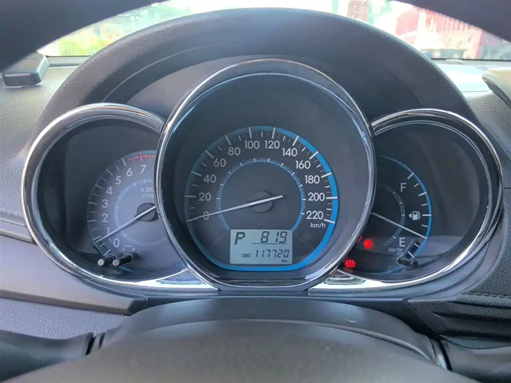 Toyota Vios 2015 — фото 12