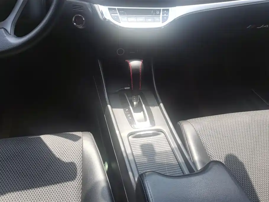 Honda Jade 2016 — фото 16