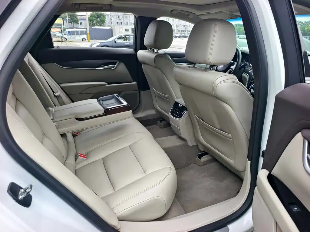 Cadillac XTS 2015 — фото 16
