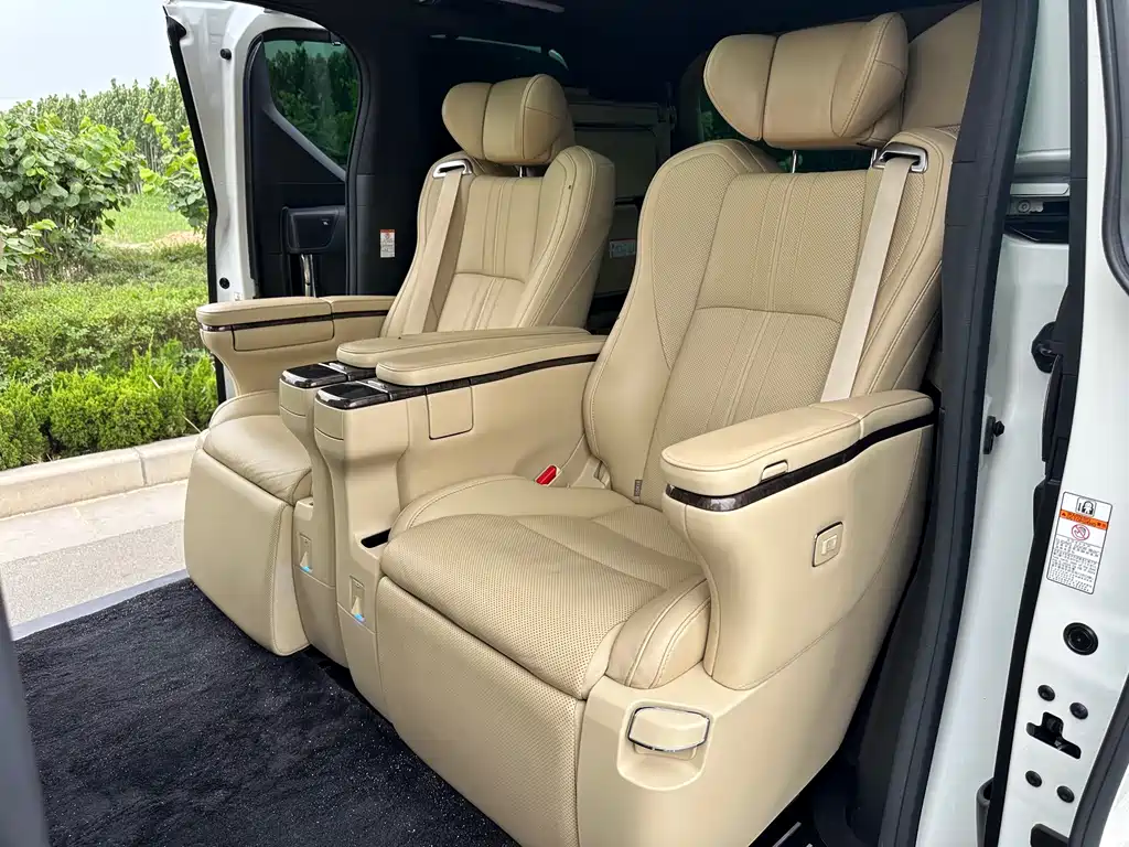 Toyota Alphard 2020 — фото 19