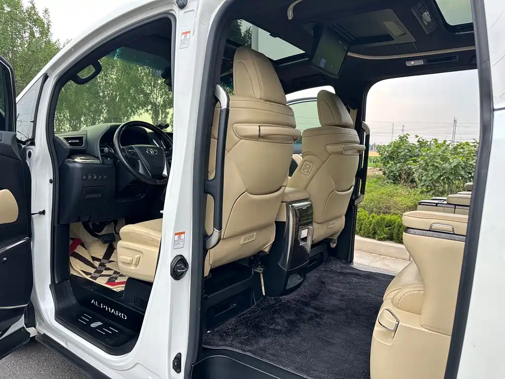 Toyota Alphard 2020 — фото 21