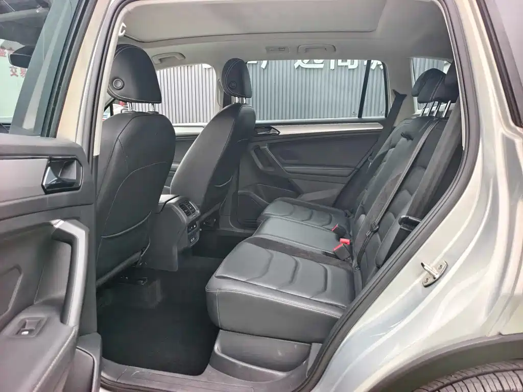 Volkswagen Tiguan L 2017 — фото 11