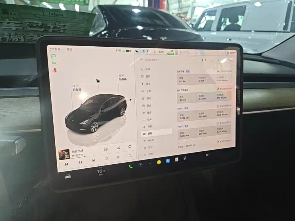 Tesla Model Y 2023 — фото 13