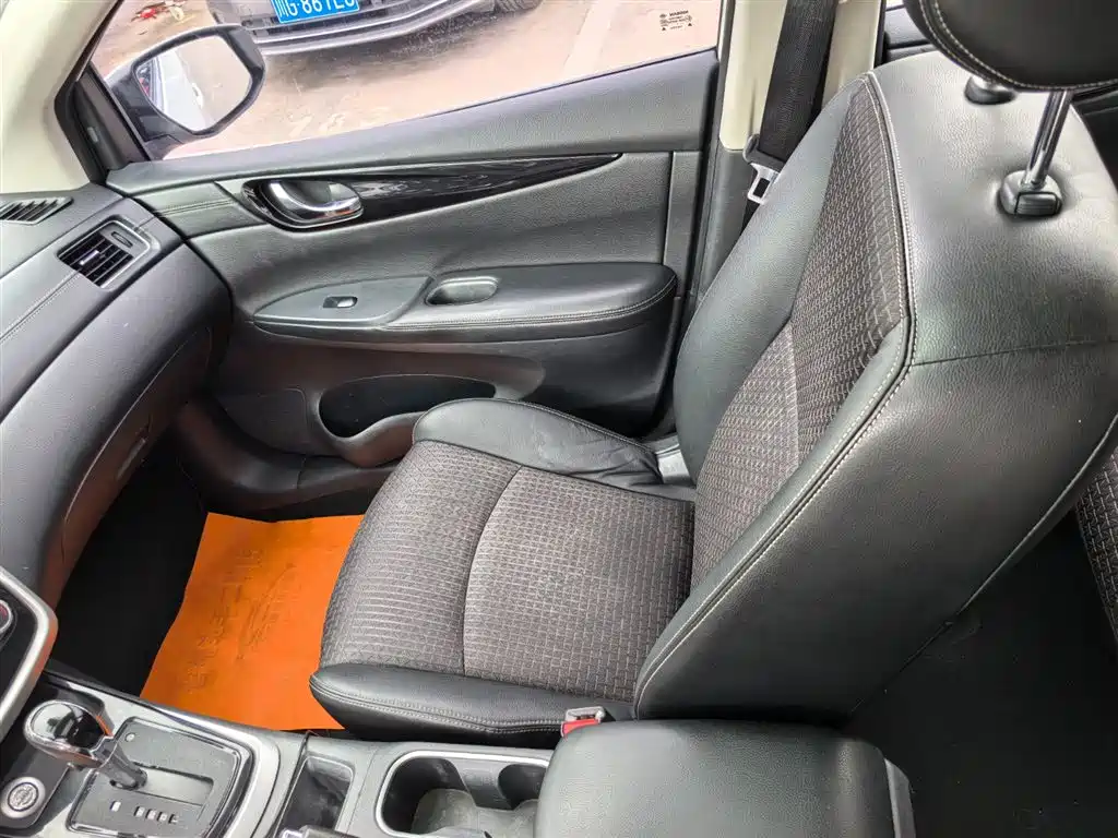Nissan Tiida 2017 — фото 13