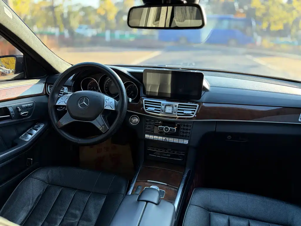 Mercedes-Benz E-Class 2015 — фото 21