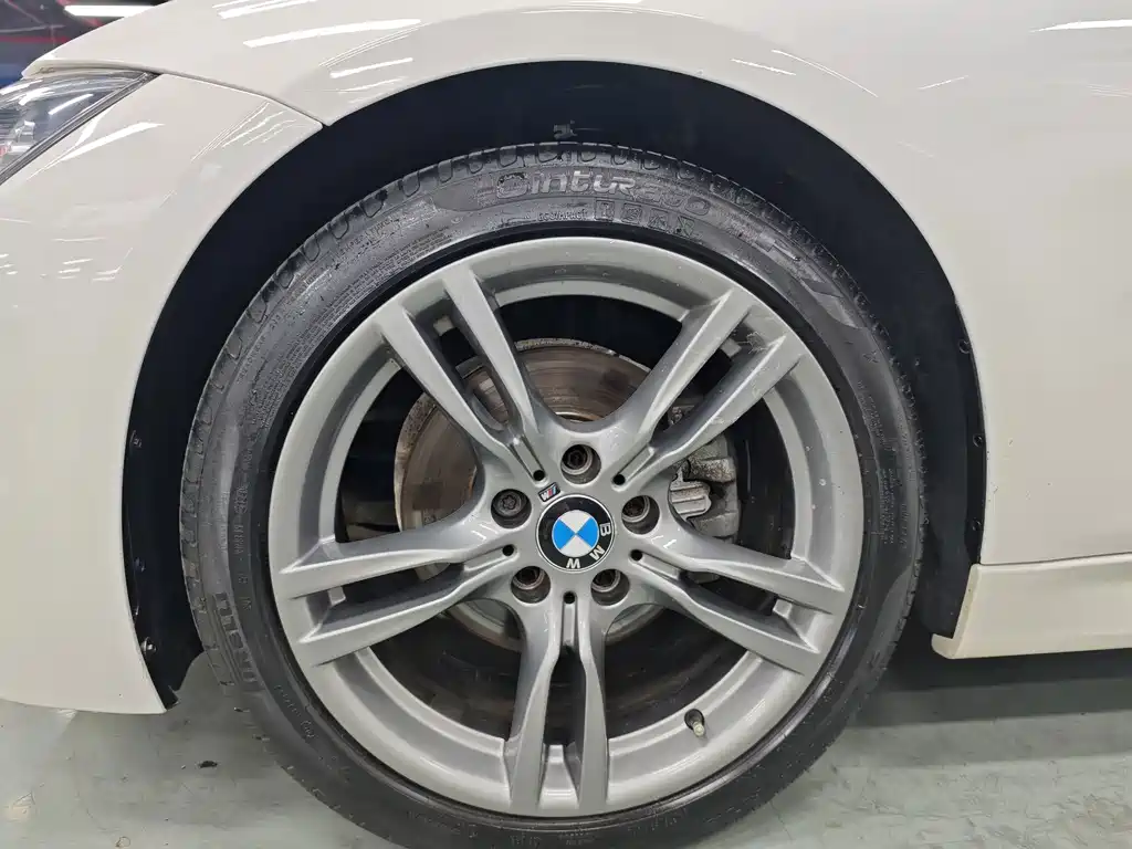 BMW 3 Series 2018 — фото 13