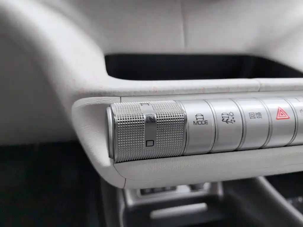 BYD Dolphin 2022 — фото 13