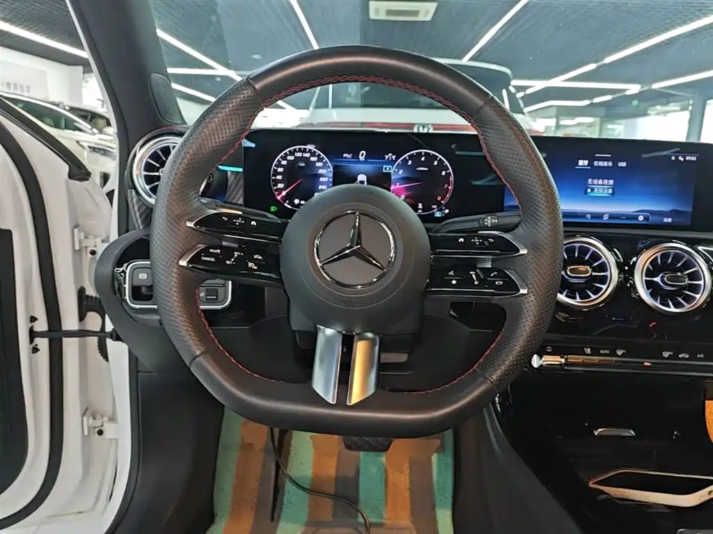 Mercedes-Benz A-Class 2024 — фото 11