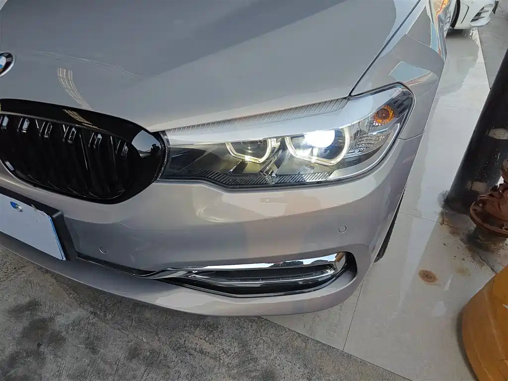 BMW 5 Series 2018 — фото 15