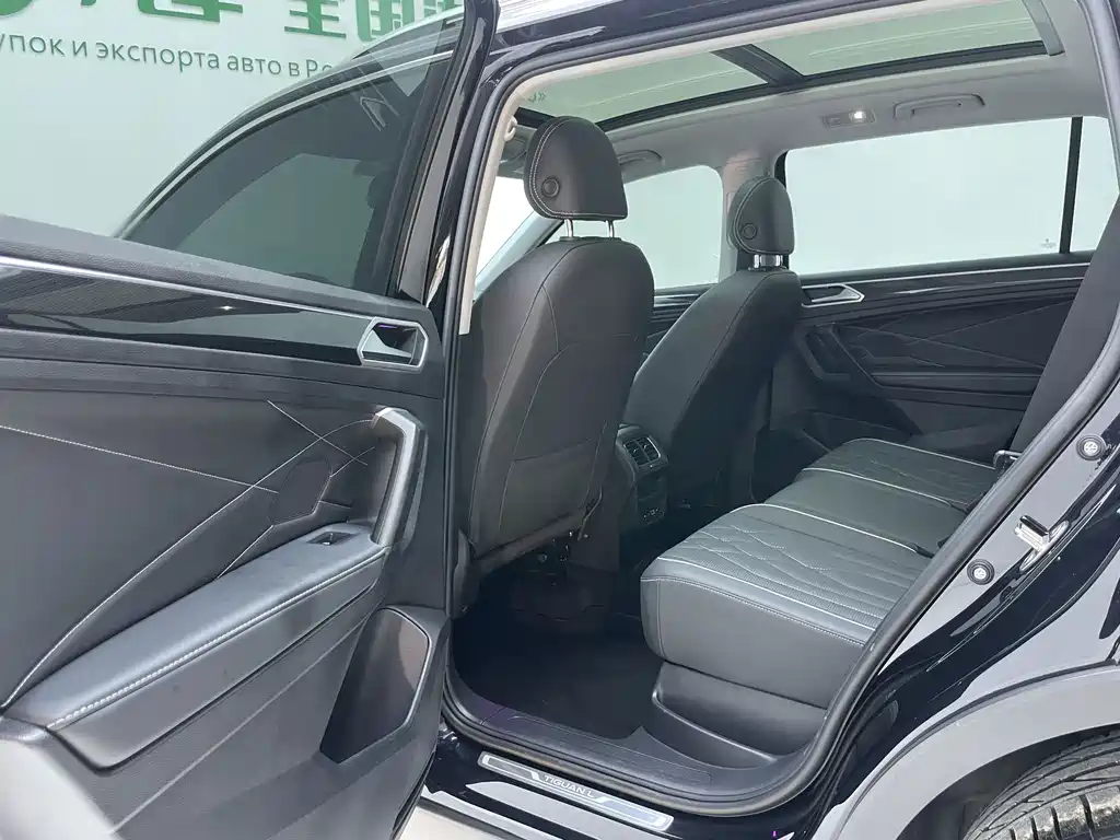 Volkswagen Tiguan L 2023 — фото 26