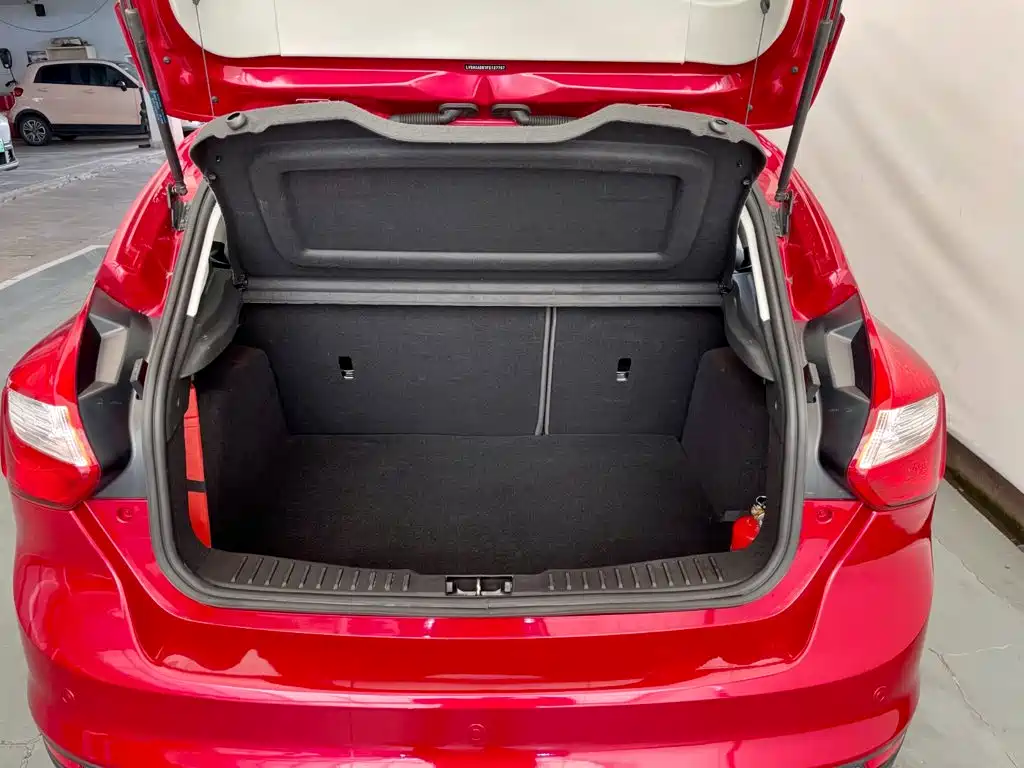 Ford Focus 2015 — фото 16