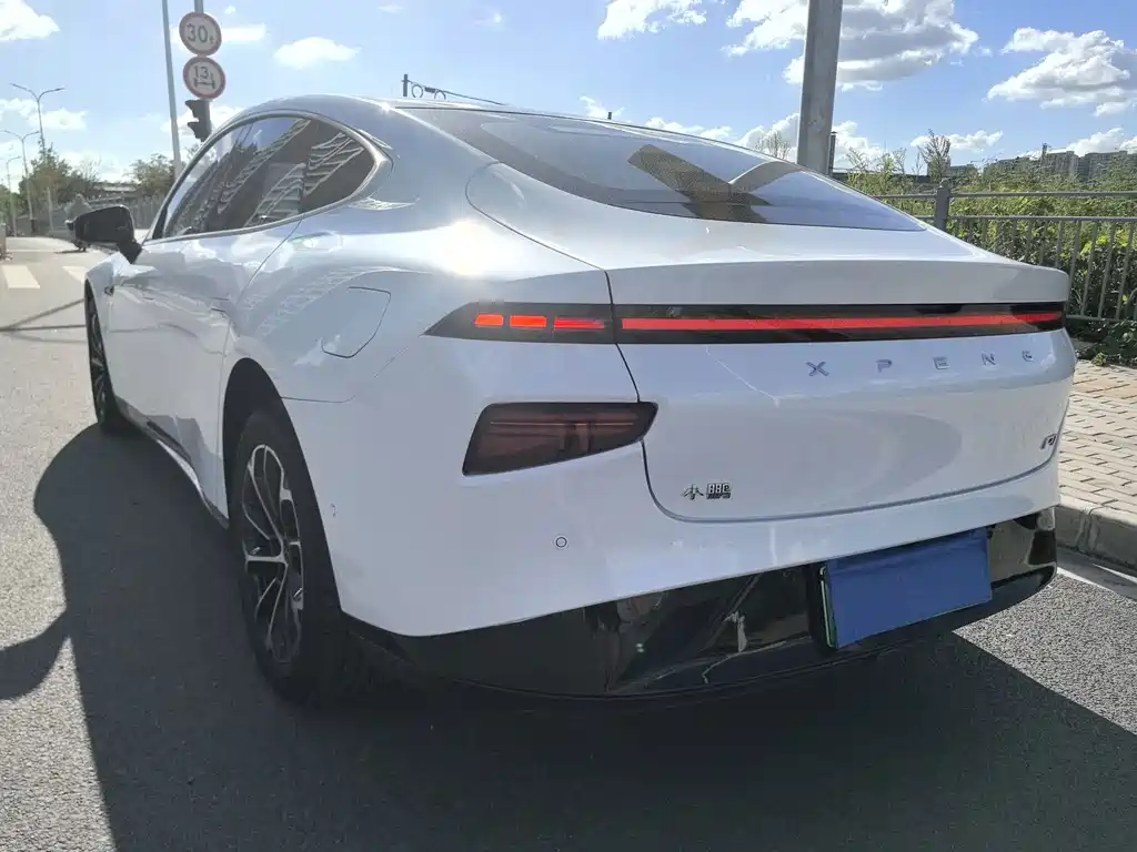 XPeng P7 2023 — фото 11