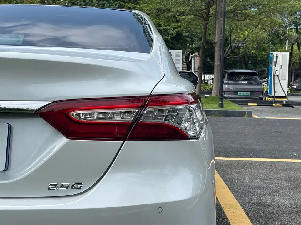 Toyota Camry 2021 — фото 10
