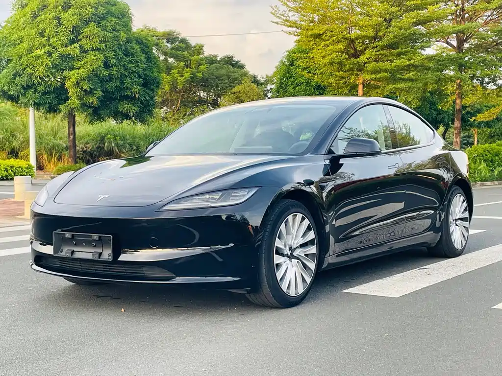 Tesla Model 3 2023 — фото 1