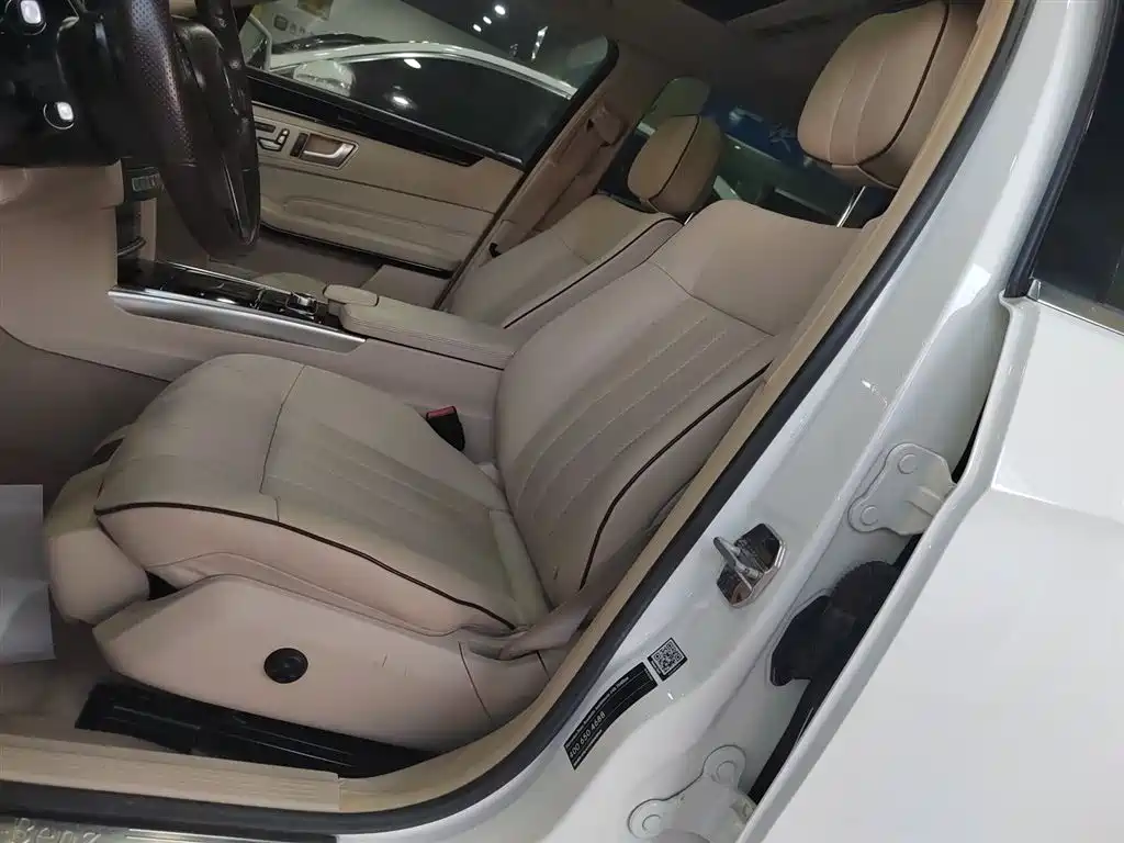 Mercedes-Benz E-Class 2015 — фото 15