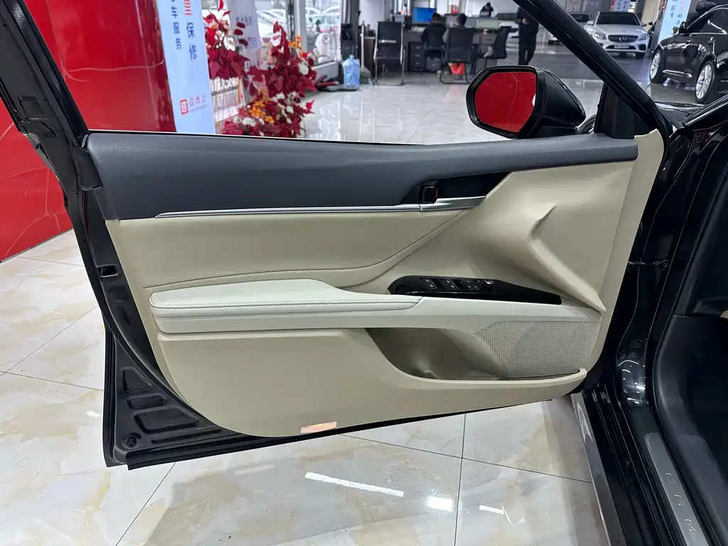 Toyota Camry 2019 — фото 11