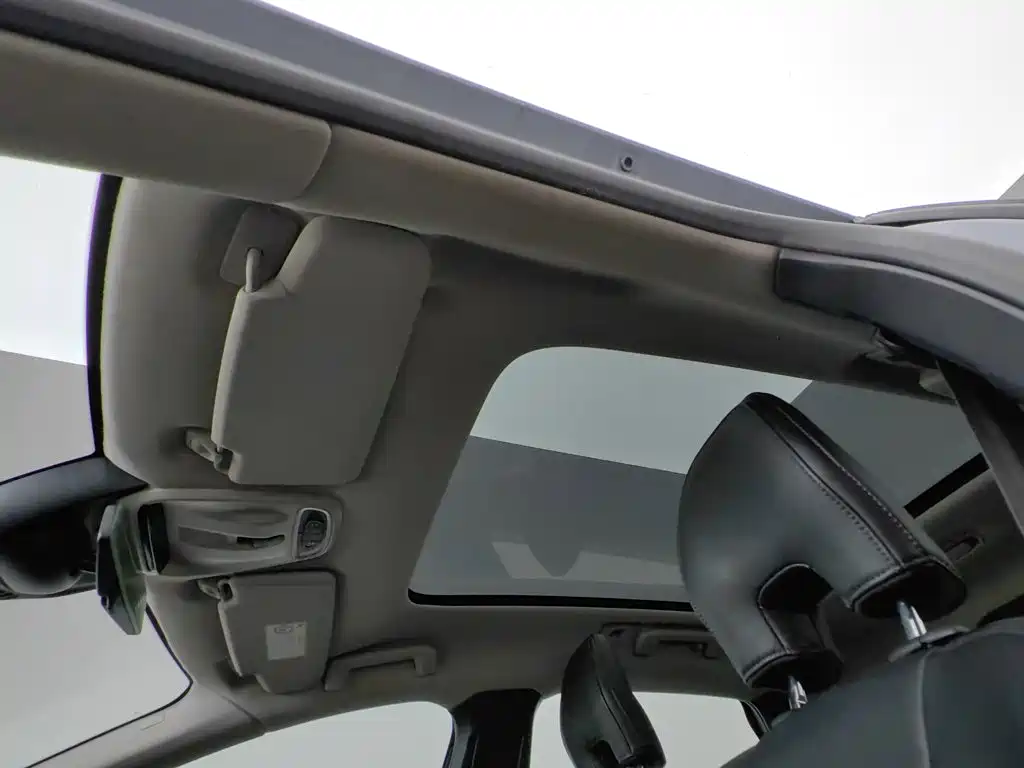 Volvo V40 2019 — фото 14