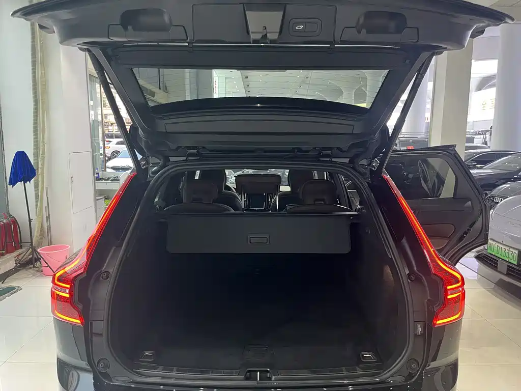 Volvo XC60 2025 — фото 16