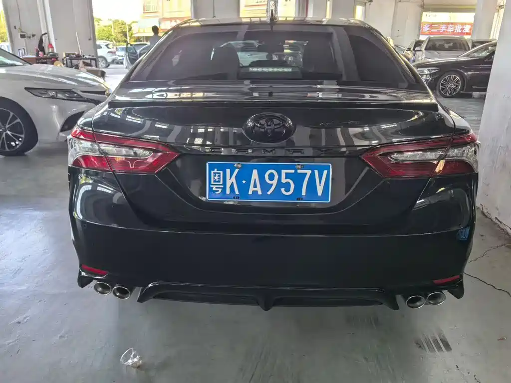 Toyota Camry 2023 — фото 4