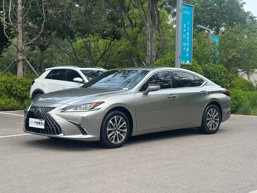 Lexus ES 2023 — фото 1