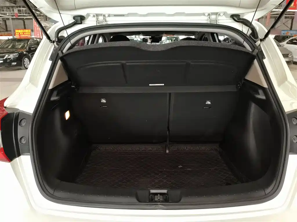 Nissan Tiida 2019 — фото 18