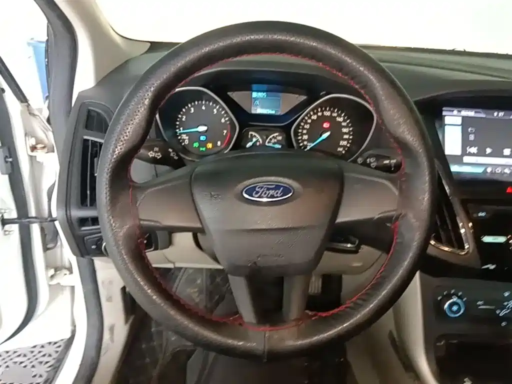 Ford Focus 2016 — фото 11