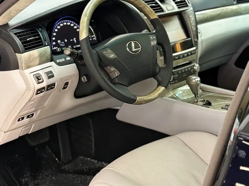 Lexus LS 2014 — фото 10