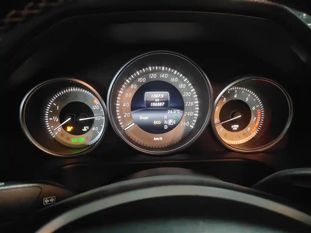 Mercedes-Benz E-Class 2015 — фото 12
