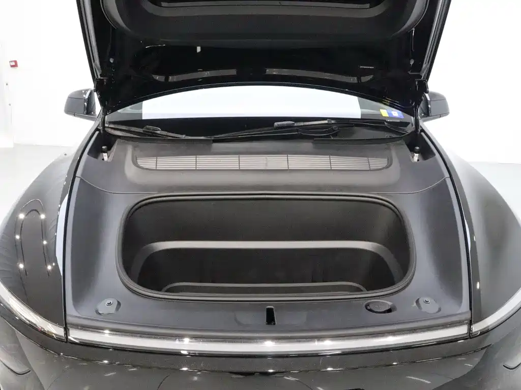 Tesla Model Y 2026 — фото 19