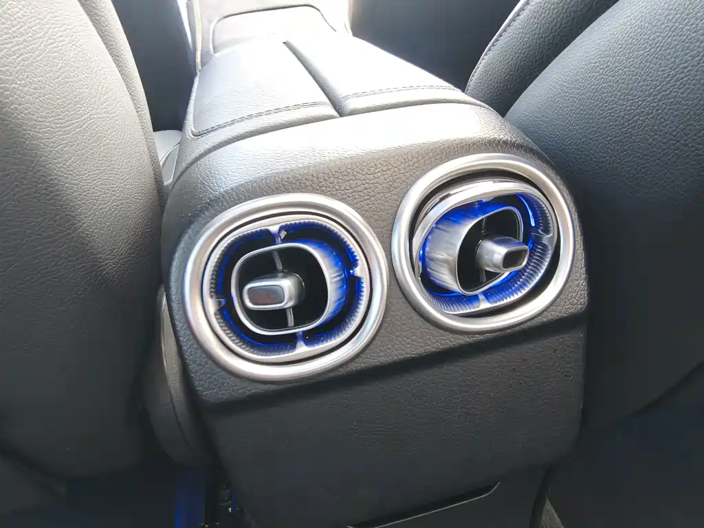 Mercedes-Benz C-Class 2023 — фото 14