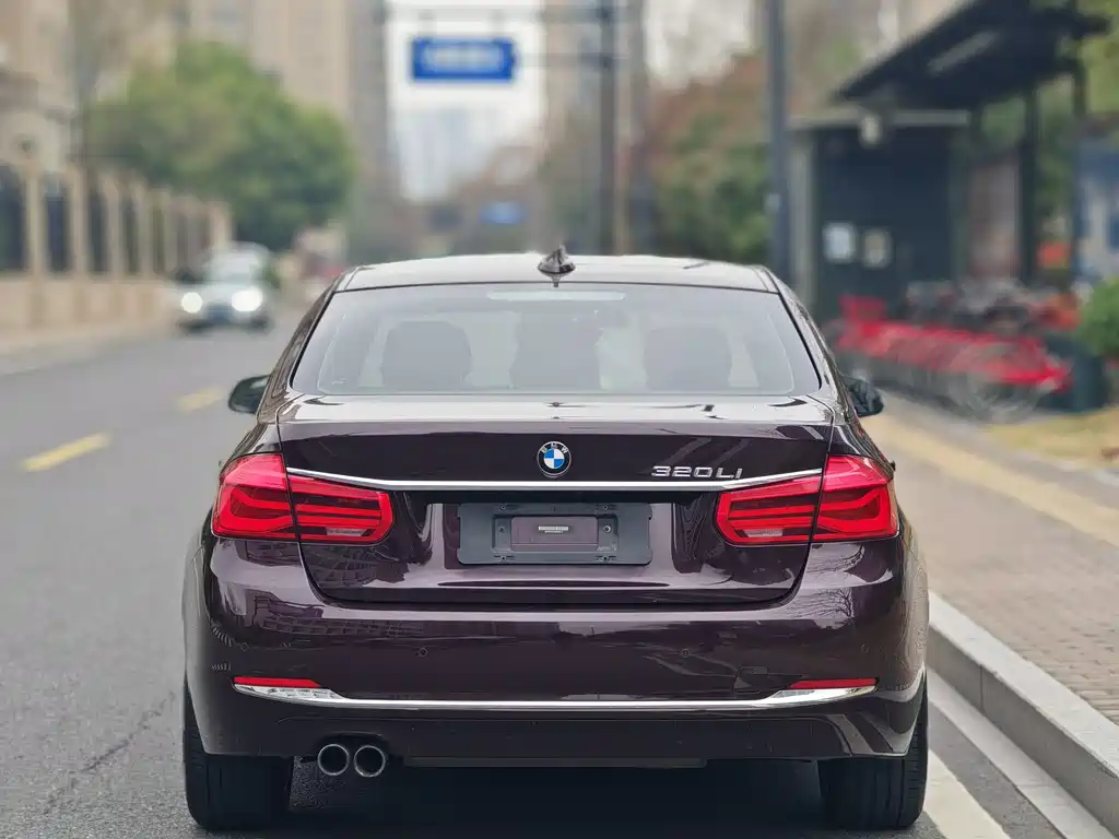 BMW 3 Series 2017 — фото 20